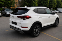 Hyundai Tucson TL 2016–2021 Integrované strešné lyžiny, čierne OEM (ABS plast, lepená montáž) fotografia 1