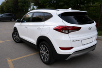 Hyundai Tucson TL 2016–2021 Integrované strešné lyžiny, čierne OEM (ABS plast, lepená montáž) fotografia 3