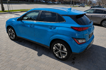 Hyundai Kona 2017–2023 Sivé OEM strešné lyžiny (hliník, montáž lepením) fotografia 2