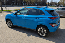 Hyundai Kona 2017–2023 Čierne OEM strešné lyžiny (hliník, montáž lepením) fotografia 2