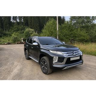 Integrované strešné lyžiny čierne OEM (2019-, hliník) Mitsubishi Pajero Sport 2015– fotografia 1