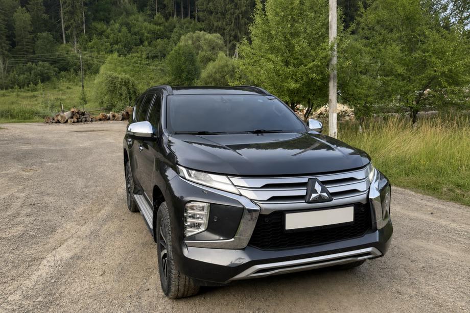 Mitsubishi Pajero Sport 2015– Integrované strešné lyžiny čierne OEM (2019-, hliník) Fotografia 2