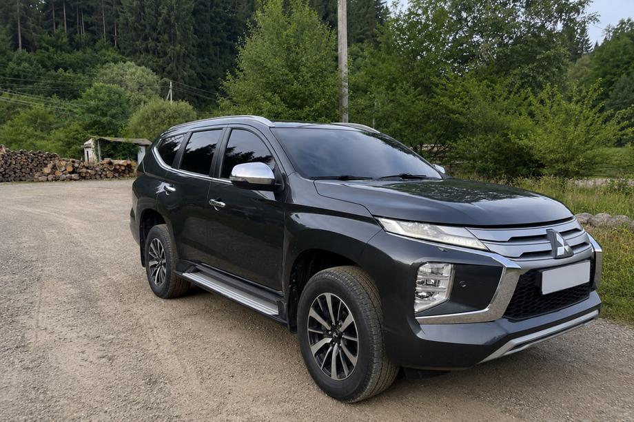 Mitsubishi Pajero Sport 2015– Integrované strešné lyžiny sivé OEM (2019-, hliník) Fotografia 2