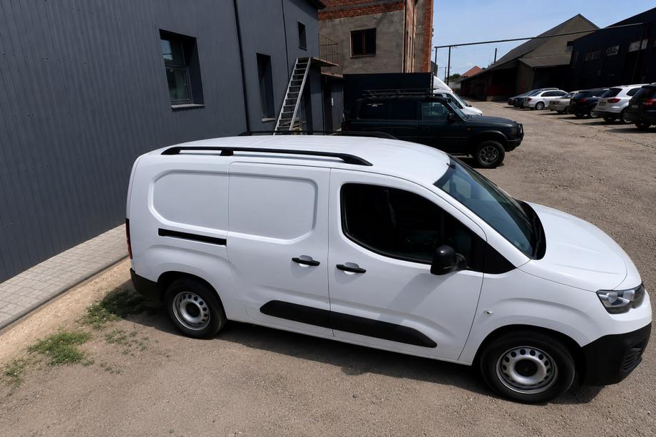 Citroen Berlingo/Multispace 2018– Čierne strešné lyžiny (turecký dizajn) Štandardná, plastové pätky Image