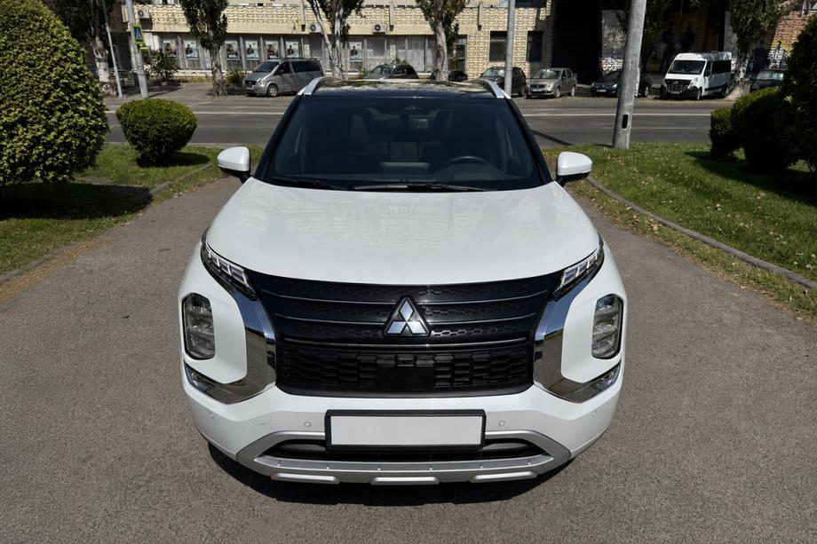 Mitsubishi Outlander 2021– Integrované strešné lyžiny sivé OEM (hliník) Fotografia 4