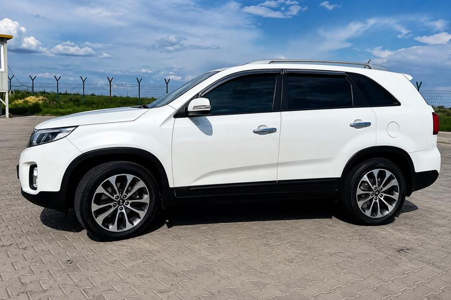 Kia Sorento II XM 2009–2014 Sivé OEM strešné lyžiny (hliník, montáž lepením) Fotografia 1