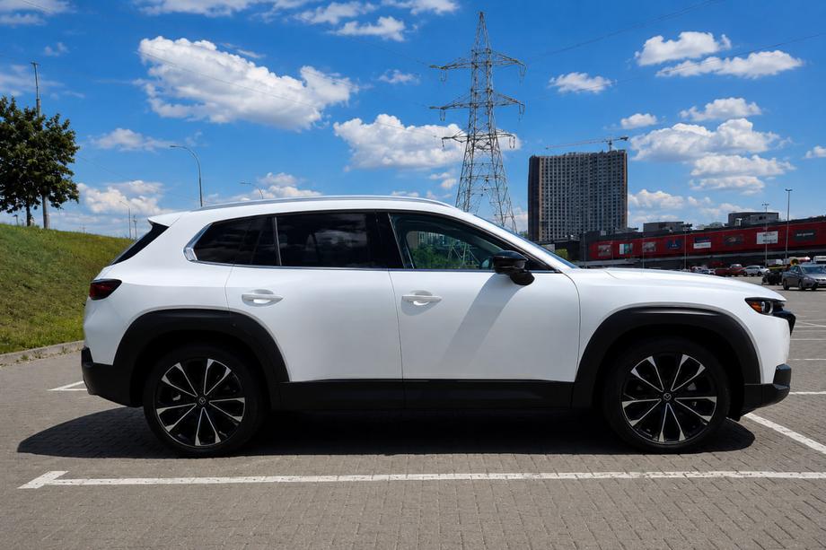 Mazda CX-50 2022– Sivé OEM strešné lyžiny (hliník, montáž lepením) Image