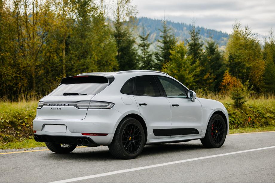 Porsche Macan 2014–2024 Integrované strešné lyžiny, čierne OEM (hliník, montáž lepením) Image