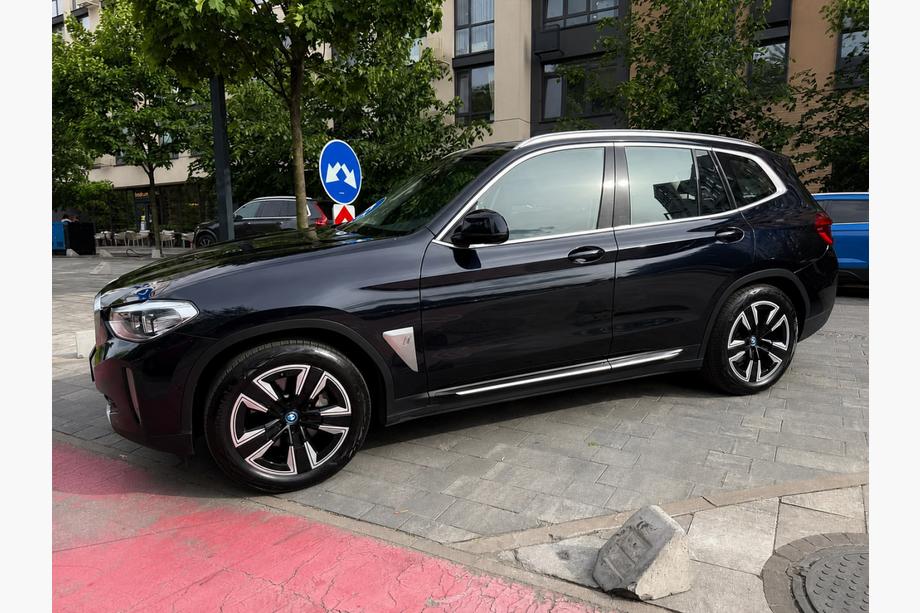 BMW X3 G01 2018– Integrované strešné lyžiny chróm OEM (hliník) Image