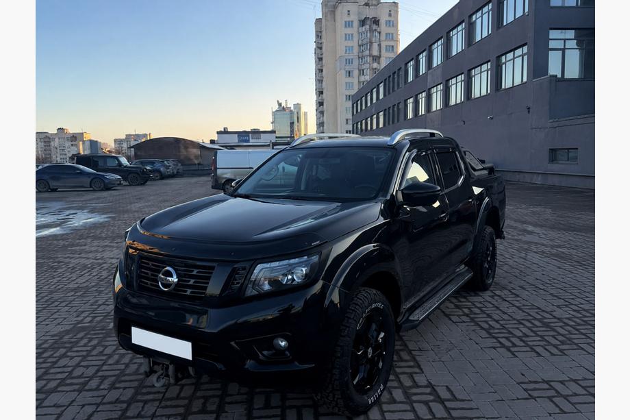 Nissan Navara/NP300 2016– OEM strešné lyžiny sivé (ABS plast, montáž lepením) Image