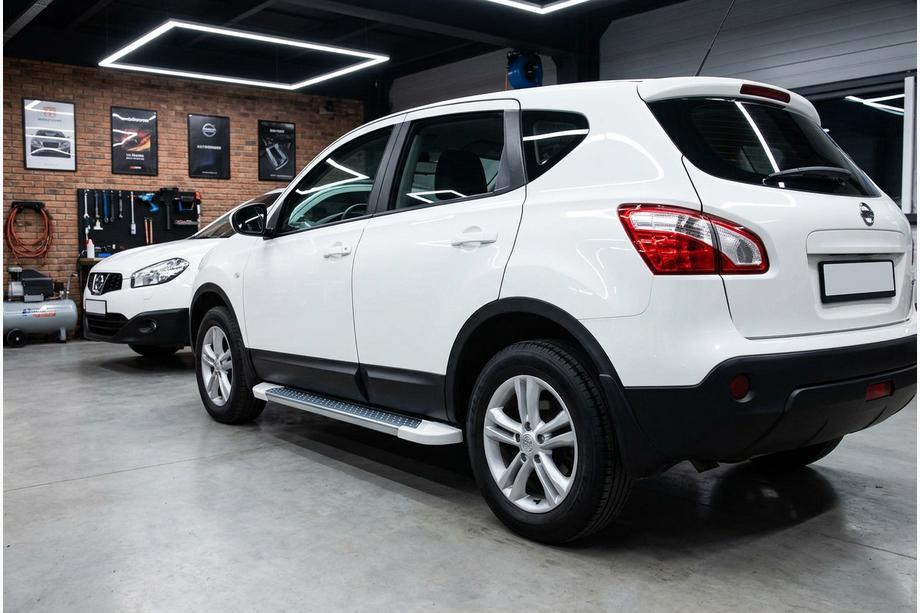 Nissan Qashqai 2007–2010 Bočné nášľapy Allmond White (2 ks, hliník) Image