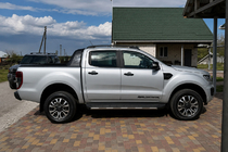 Ford Ranger 2011–2022 Čierne OEM strešné lyžiny (ABS plast, montáž lepením) fotografia 2