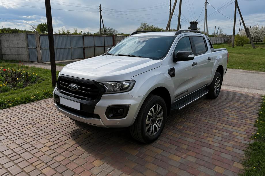 Ford Ranger 2011–2022 Čierne OEM strešné lyžiny (ABS plast, montáž lepením) Image