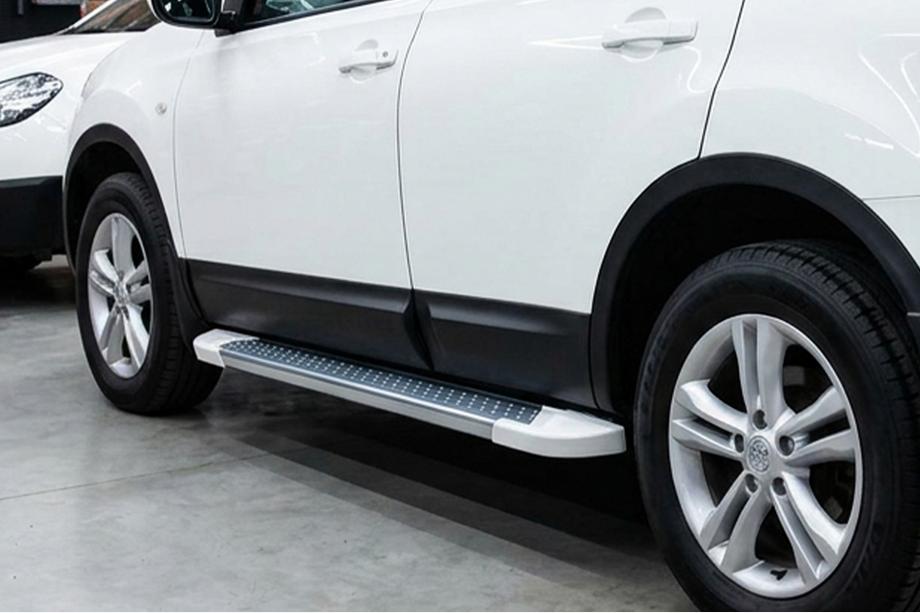 Nissan Qashqai 2014–2021 Bočné nášľapy Allmond White (2 ks, hliník) Image