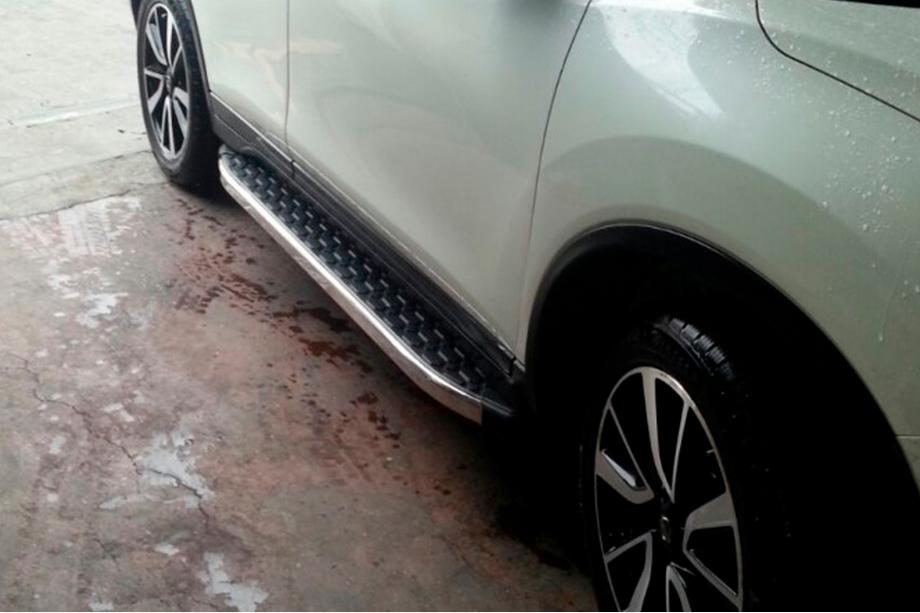 Nissan Qashqai 2014–2021 Bočné nášľapy BlackLine (2 ks, hliník) Image