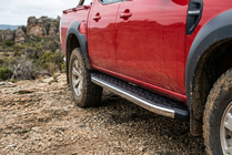 Mazda BT-50 2007–2012 Bočné nášľapy BlackLine (2 ks, hliník) fotografia 1