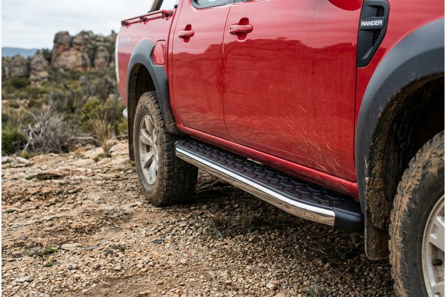 Mazda BT-50 2007–2012 Bočné nášľapy BlackLine (2 ks, hliník) Image