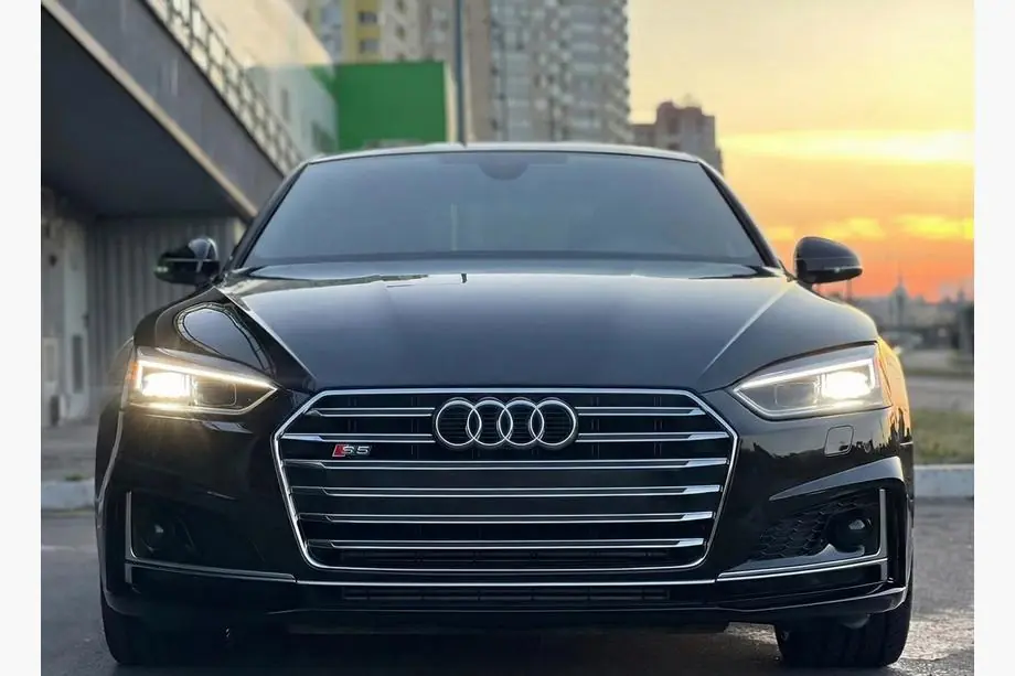 Audi A5 2016–2025 Predná maska S-style (2016-2019, s chrómom) Image