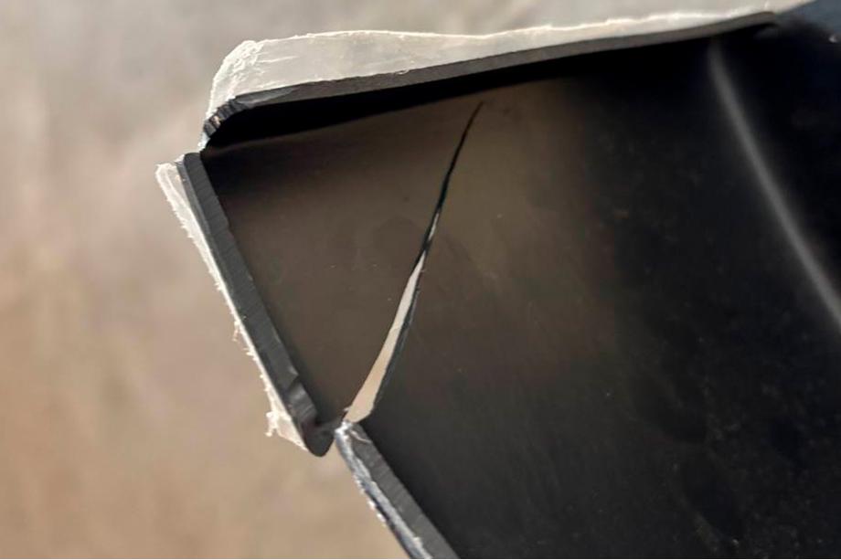 BMW 3 rad E90/E91 2005–2011 Výpredaj predný Flap lip DPT (pre E90 Base 2005-2008, čierny lesk, 2 ks) Fotografia 3
