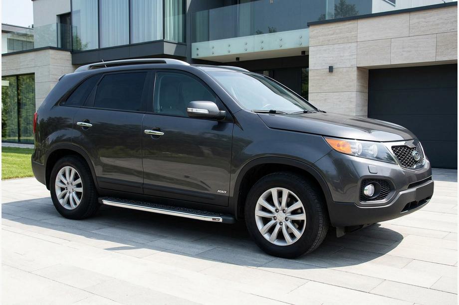 Kia Sorento II XM 2009–2014 Bočné nášľapy BlackLine (2 ks, hliník) 2010–2013 Image