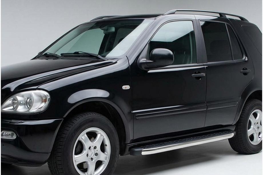 Mercedes ML W163 1997–2005 Bočné nášľapy BlackLine (2 ks, hliník) Image