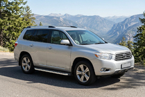 Toyota Highlander 2008–2013 Bočné nášľapy BlackLine (2 ks, hliník) fotografia 1