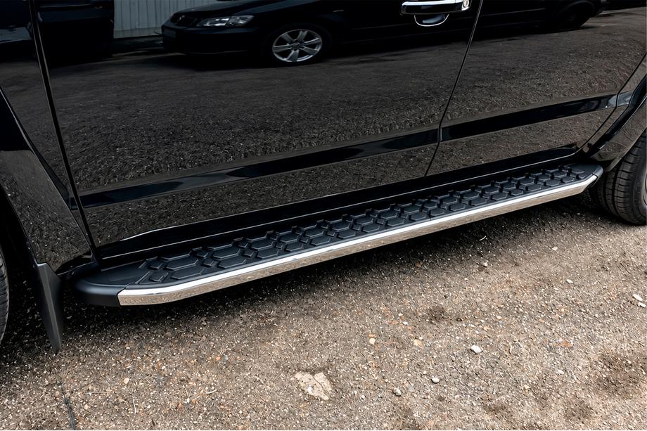 Volkswagen Amarok 2010–2022 Bočné nášľapy BlackLine (2 ks, hliník) Image