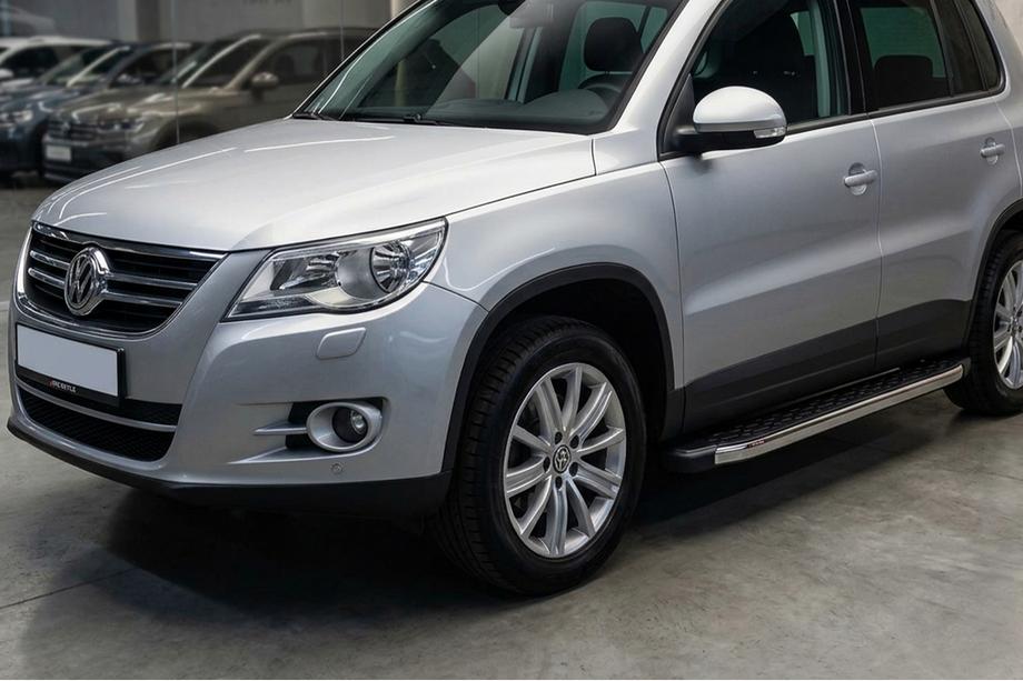 Volkswagen Tiguan 2007–2016 Bočné nášľapy BlackLine (2 ks, hliník) Image