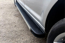 Volkswagen Caddy 2004–2010 Bočné nášľapy MAYA (2 ks, hliník) Štandardná základňa fotografia 1