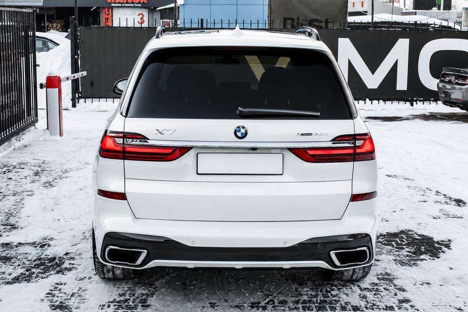 BMW X7 G07 2019– Zadný nárazník M-Sport komplet (2019-2023) Fotografia 1