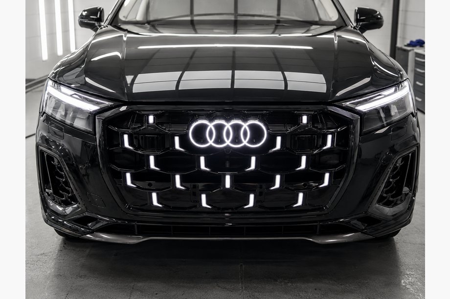 Audi Q7 2015–2026 Predná maska RSQ-Style LED (2024-2026, čierna lesklá) Image