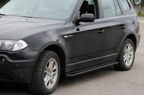 BMW X3 E83 2003–2010 Bočné nášľapy KB001 Black (nerez) fotografia 1