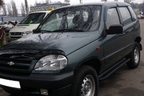 Chevrolet Niva 1998–2020 Bočné nášľapy Premium Black (2 ks, nerez) Ø60 mm fotografia 1