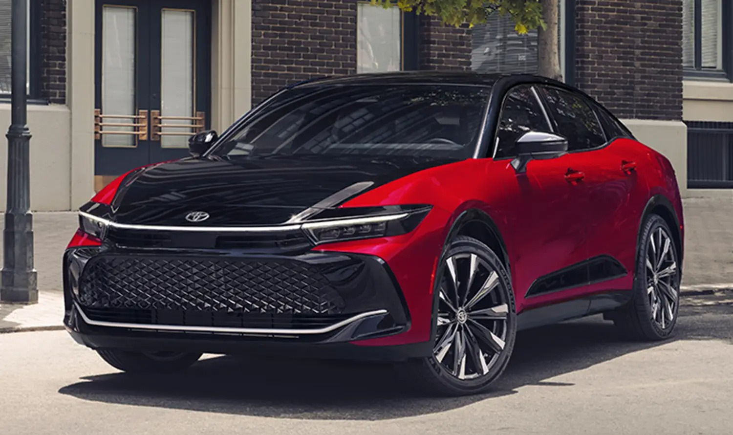 Toyota Crown 2027: nový hybrid THS 5, pohon všetkých kolies a обновенный dizajn