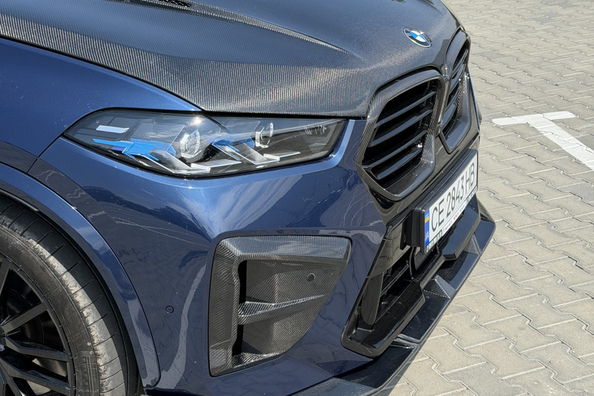 BMW X5 G05 2018 → X5M 2025: kompletná prestavba s karbónovým bodykitom a M volantom Fotografia 12