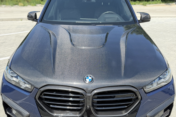 BMW X5 G05 2018 → X5M 2025: kompletná prestavba s karbónovým bodykitom a M volantom Fotografia 11
