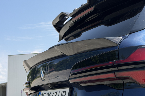 BMW X5 G05 2018 → X5M 2025: kompletná prestavba s karbónovým bodykitom a M volantom Fotografia 6