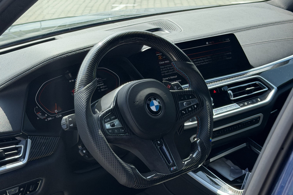 BMW X5 G05 2018 → X5M 2025: kompletná prestavba s karbónovým bodykitom a M volantom Fotografia 1