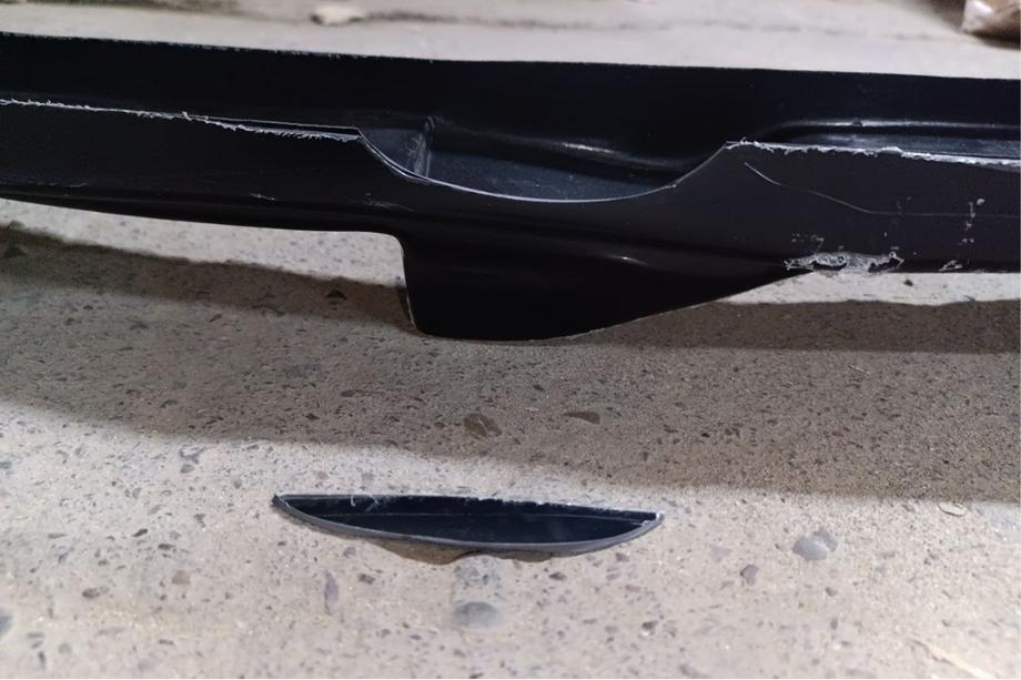 BMW 5. rad E60/E61 2003–2010 Výpredaj: Predný lip spojler DPT v2 (s plutvami, pre M5 Hamann, lesklá čierna) Fotografia 2