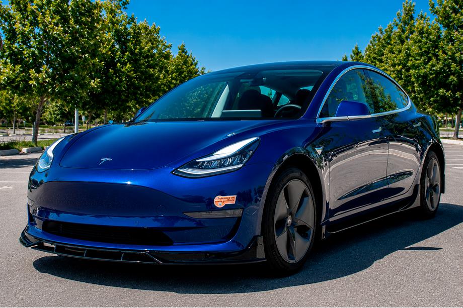 Tesla Model 3 2017– Predný nárazníkový lip Lip Fast (pre 2017-2023) Image