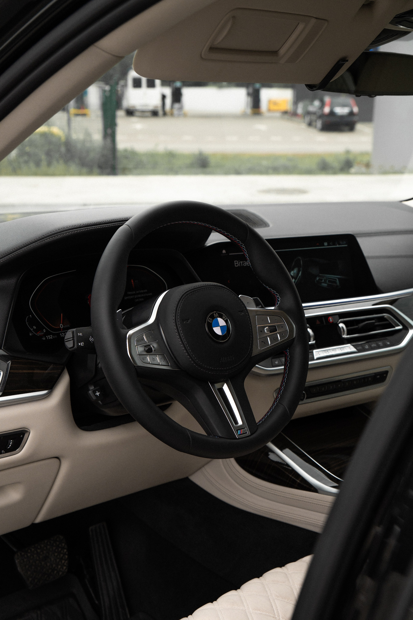 Zo sériovej BMW X7 G07 na M-Sport: vykonané práce a výsledok