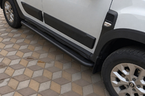 Dacia Duster 2018–2024 Bočné nášľapy Premium (2 ks, nerez) Black fotografia 2