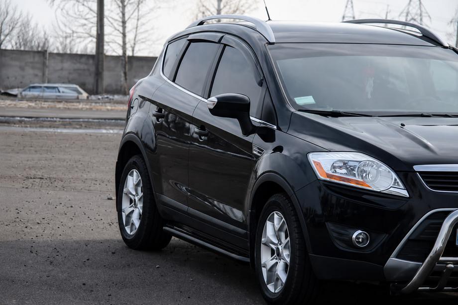Ford Kuga 2008–2013 Bočné nášľapy Premium (2 ks, nerez) Black 60 mm Image