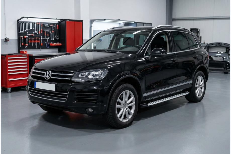 Volkswagen Touareg 2010–2018 Bočné nášľapy Shining V1 (2 ks, hliník) Fotografia 1