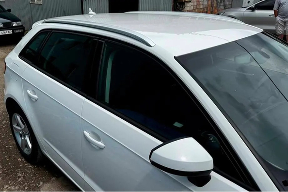 Audi A3 2012–2020: montáž strešných líšt – naše práce Fotografia 8