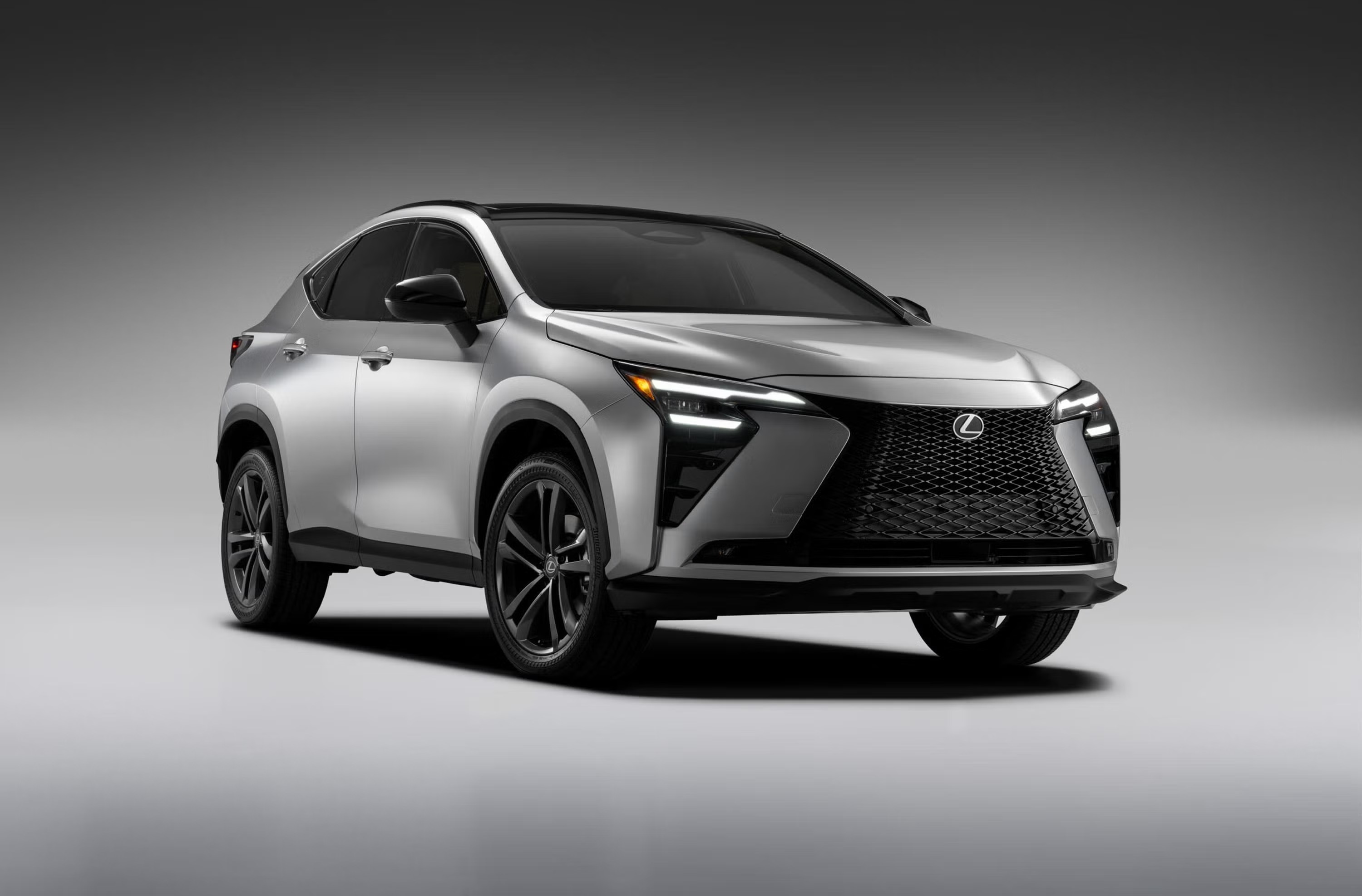 Lexus NX 2027 Facelift: nový dizajn, interiér a takmer 100 km na elektrinu