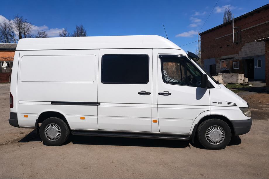 Volkswagen LT 1995–2006 Bočné nášľapy Premium Black (2 ks, nerez) Dlhý rázvor, Ø60 Fotografia 1