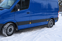 Volkswagen Crafter 2006–2016 Bočné nášľapy Premium Black (2 ks, nerez) fotografia 1
