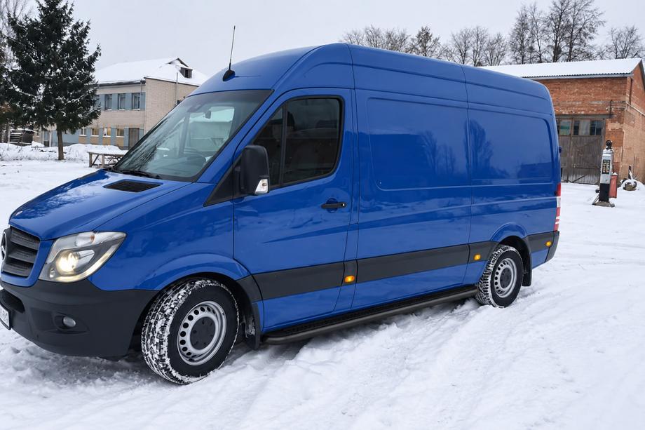 Volkswagen Crafter 2006–2016 Bočné nášľapy Premium Black (2 ks, nerez) Ø60, stredný rázvor Fotografia 2
