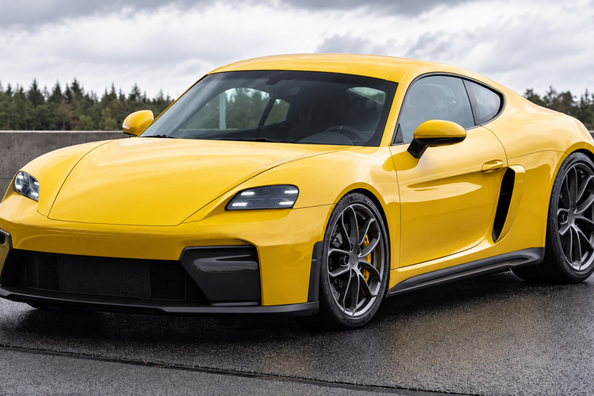 Porsche 718 EV 2027: prototyp takmer bez kamufláže spozorovali na Nürburgringu